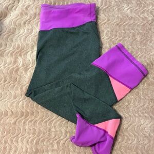 Tek Gear Women's Cropped Leggings in Charcoal with Purple and Pink
